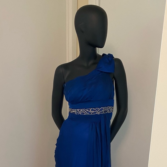 Long Royal blue one-shoulder Dress with rhinestones.
Fully lined - Picture 5 of 9